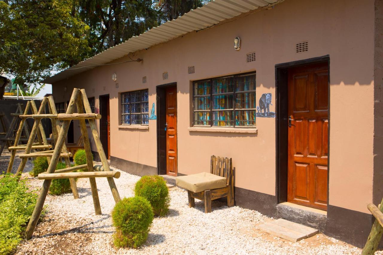 Lusaka Backpackers Ostello Esterno foto