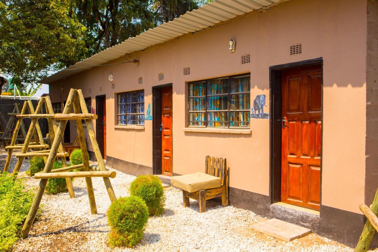 Lusaka Backpackers Ostello Esterno foto