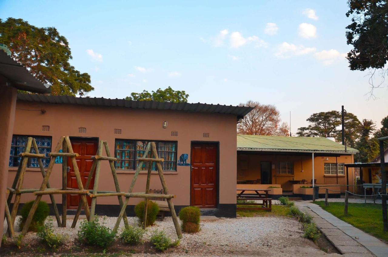 Lusaka Backpackers Ostello Esterno foto